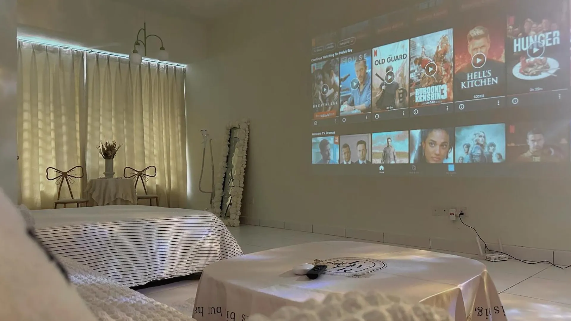 Studio At Akademiksuite Jb Mount Austin With Wifi Projector Pool Johor Bahru